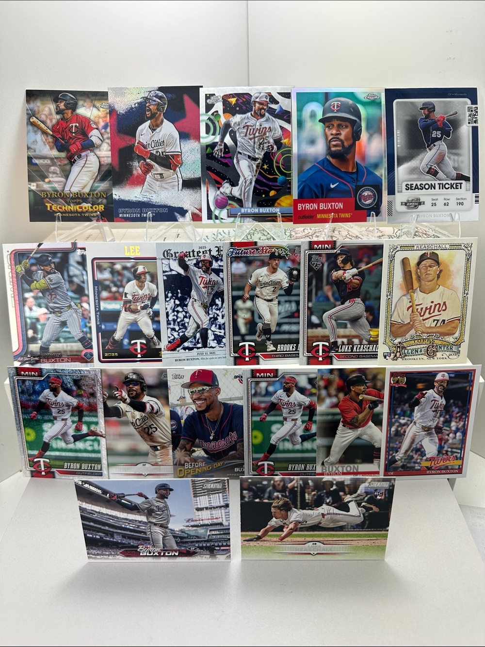Byron Buxton w/ Rookies of Luke Keaschall & Brooks Lee Twins lot of 19